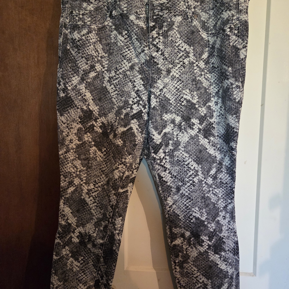 torrid Black & White Snake Print Jeggings
